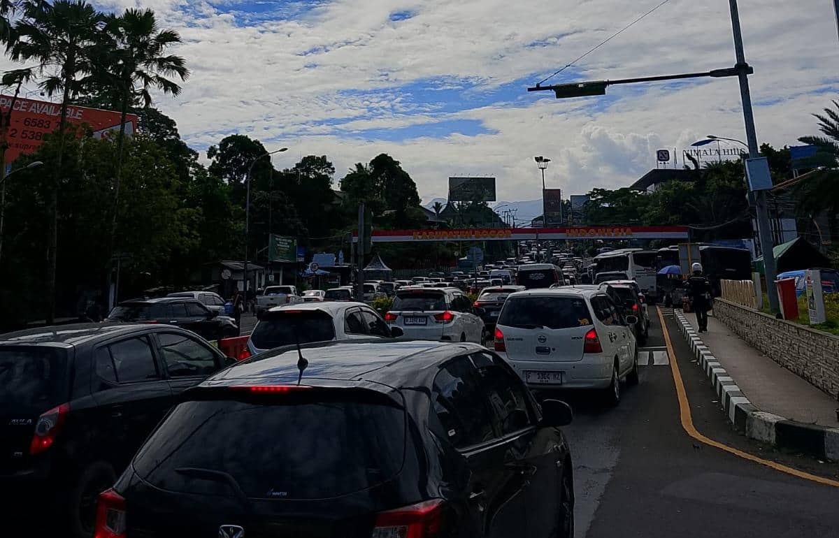 Bertepatan Hari Buruh, 13 Ribu Kendaraan Padati Jalur Puncak Bogor 