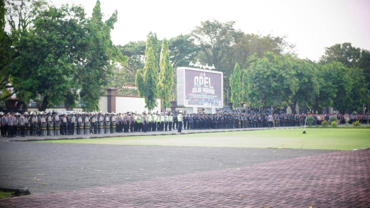 Kepolisian Daerah Sulawesi Selatan (Polda Sulsel) menggelar apel gelar pasukan Operasi Kontingensi Aman Nusa I-2026 di Lapangan Upacara Mapo