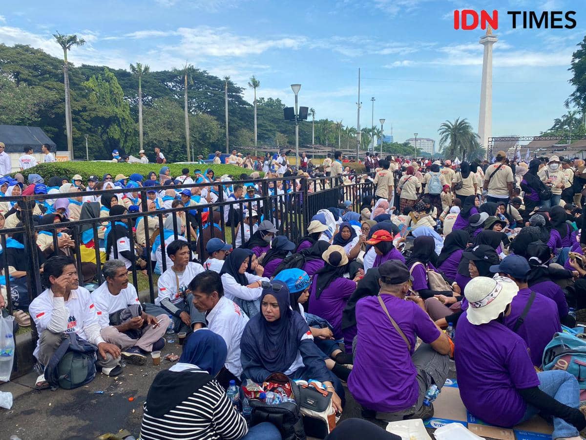 Buruh Perempuan Asal Tasik Tempuh Perjalanan Semalam demi Ikut May Day di Monas