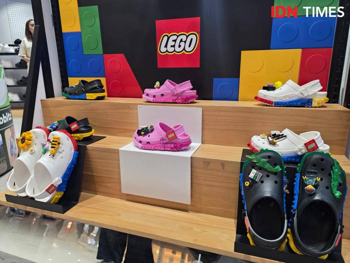 Crocs x LEGO Hadir di Indonesia, Kolaborasi Fashion dan Imajinasi