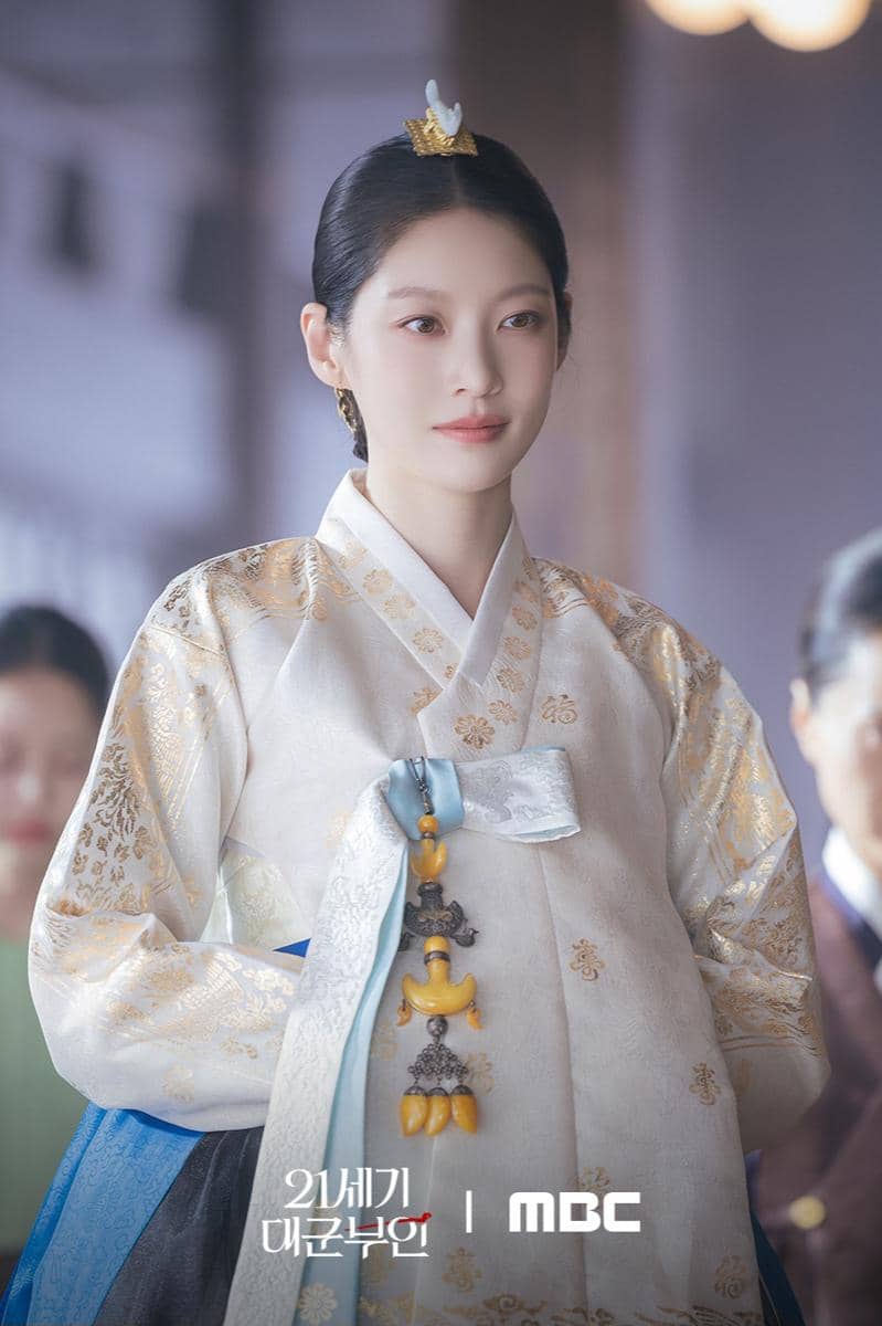 Gong Seung Yeon di Perfect Crown 