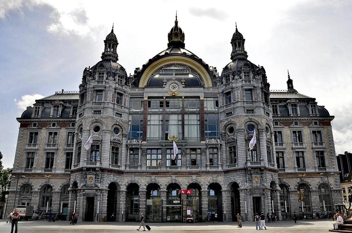 5 Fakta Antwerpen Centraal, Stasiun Kereta Terindah di Belgia
