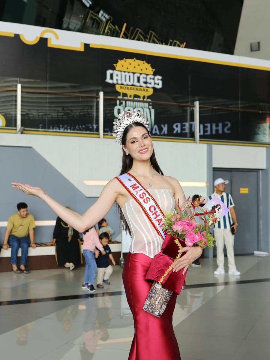 Potret Miss Charm 2025 Anna Blanco di Indonesia