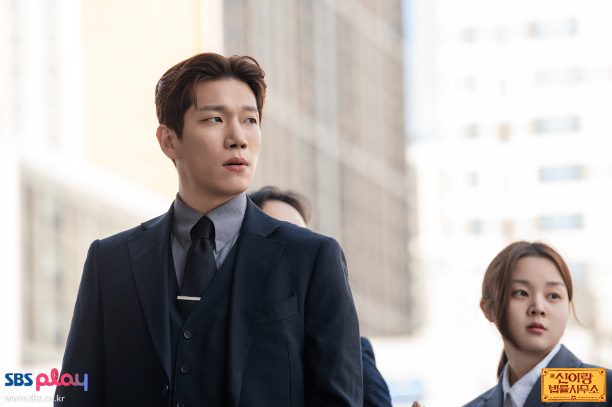 Kim Kyung Nam di drama Phantom Lawyer