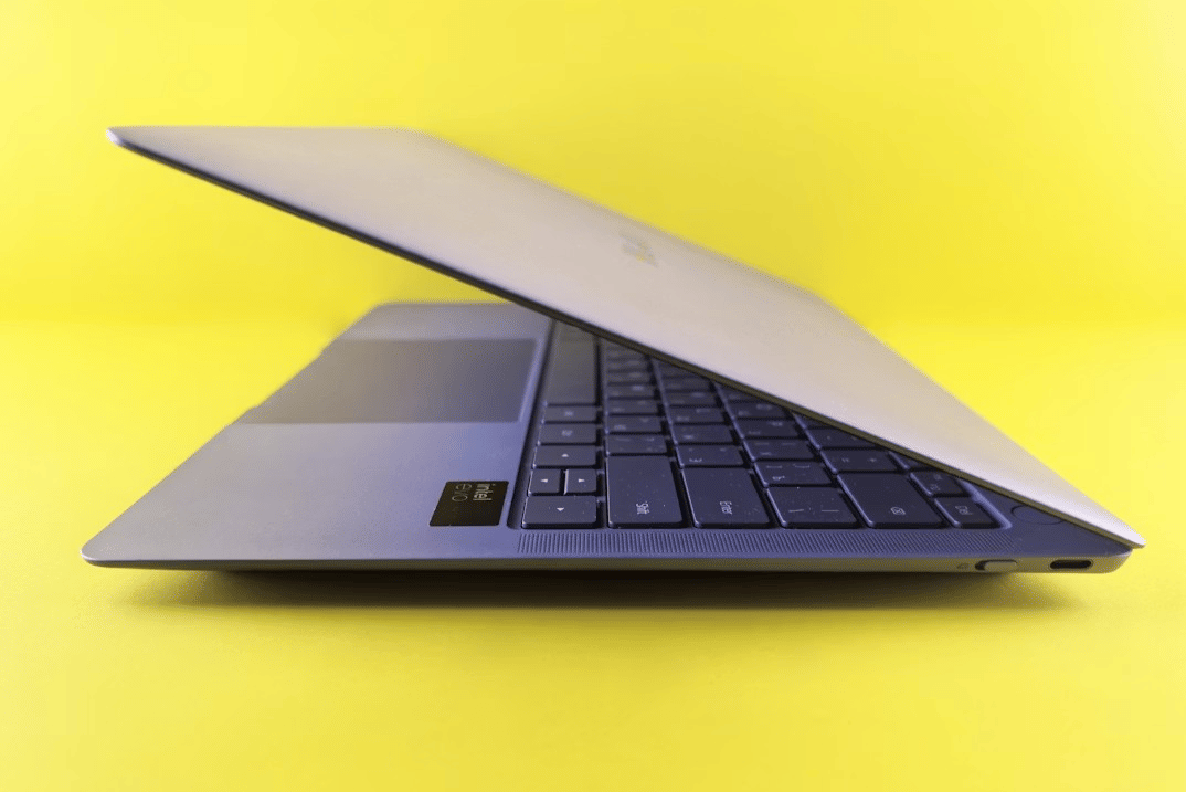 ilustrasi laptop