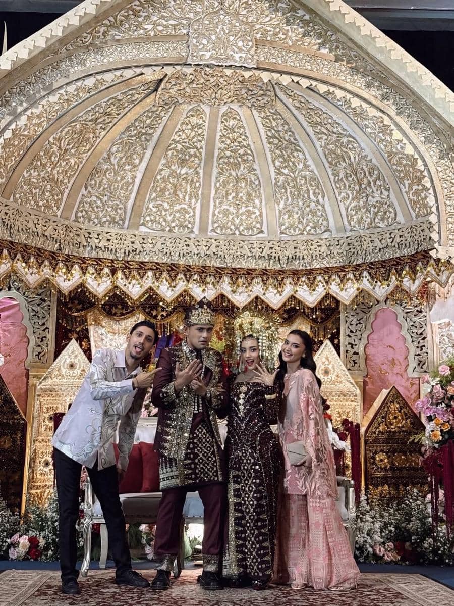 gaya tamu undangan di pernikahan Indian Akbar dan Siska Minbite