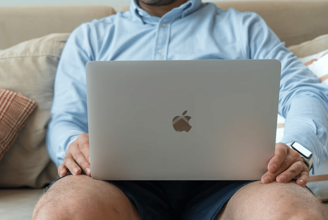 ilustrasi laptop