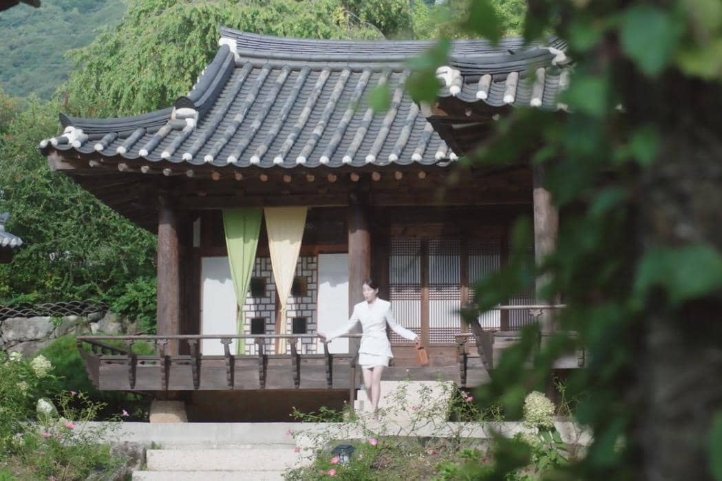 Seong Hui Ju (IU) dalam drakor Perfect Crown 