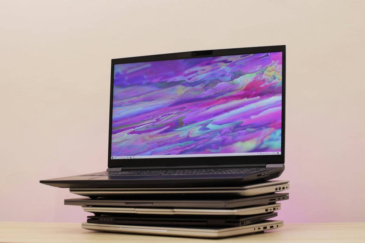 ilustrasi laptop