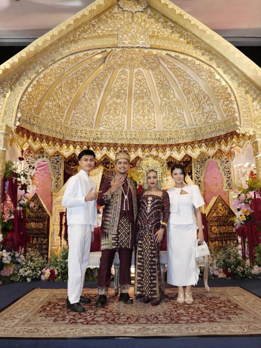 gaya tamu undangan di pernikahan Indian Akbar dan Siska Minbite