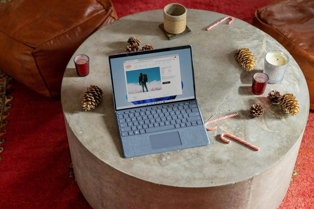 ilustrasi laptop