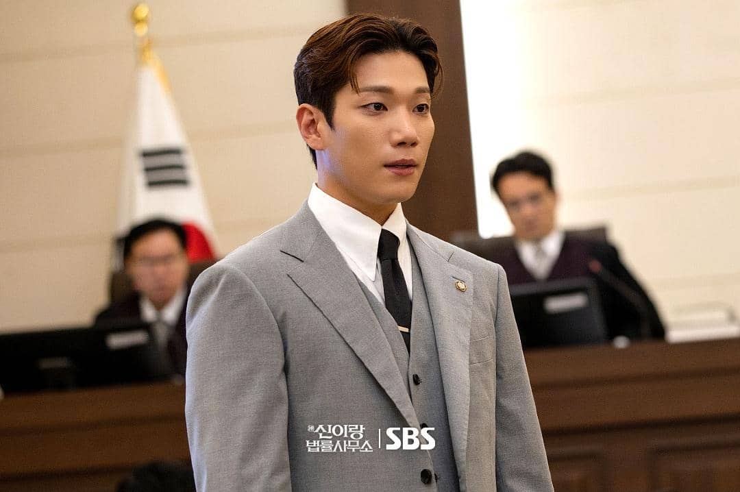 Kim Kyung Nam di drama Phantom Lawyer