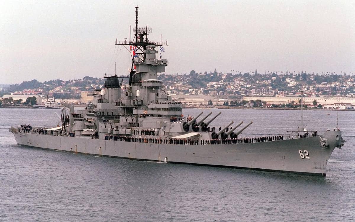 USS New Jersey (BB62) adalah battleship paling cepat milik AL AS yang telah dipensiun 
