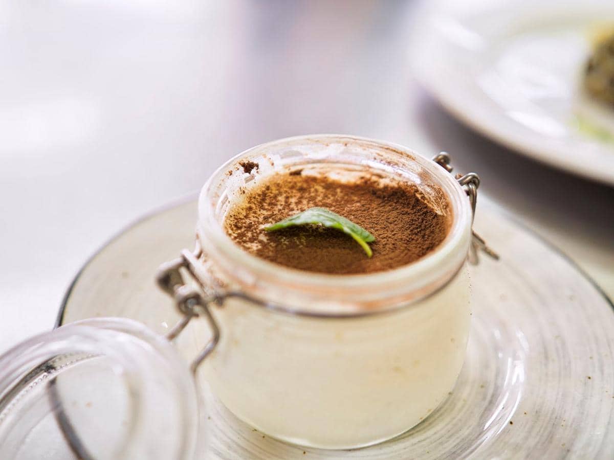 ilustrasi tiramisu overnight oat
