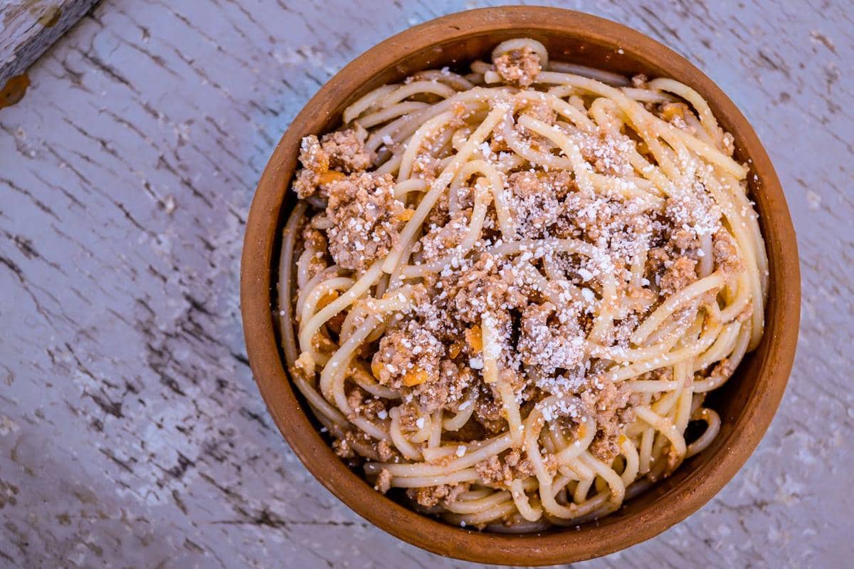 ilustrasi  sajian spaghetti bulgogi daging sapi cincang