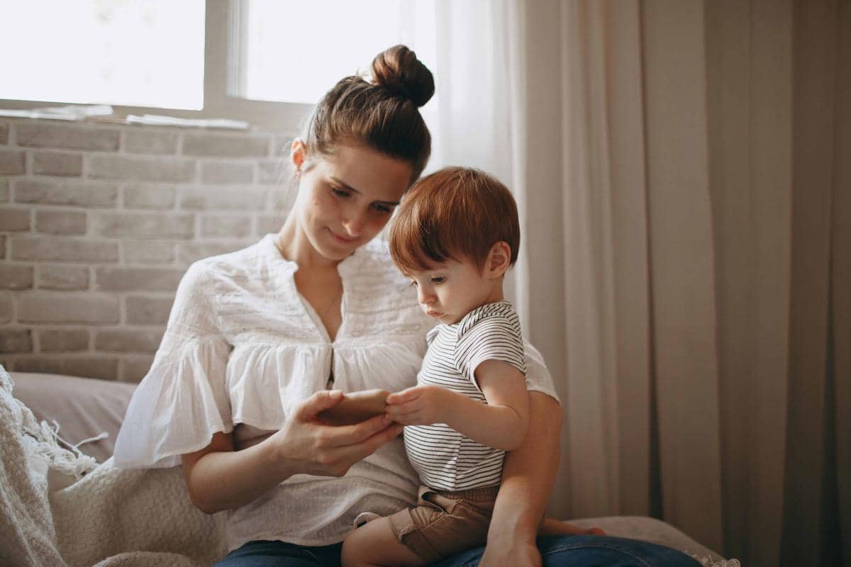 5 Cara Tetap Dekat dengan Anak Meski Dititipkan di Daycare