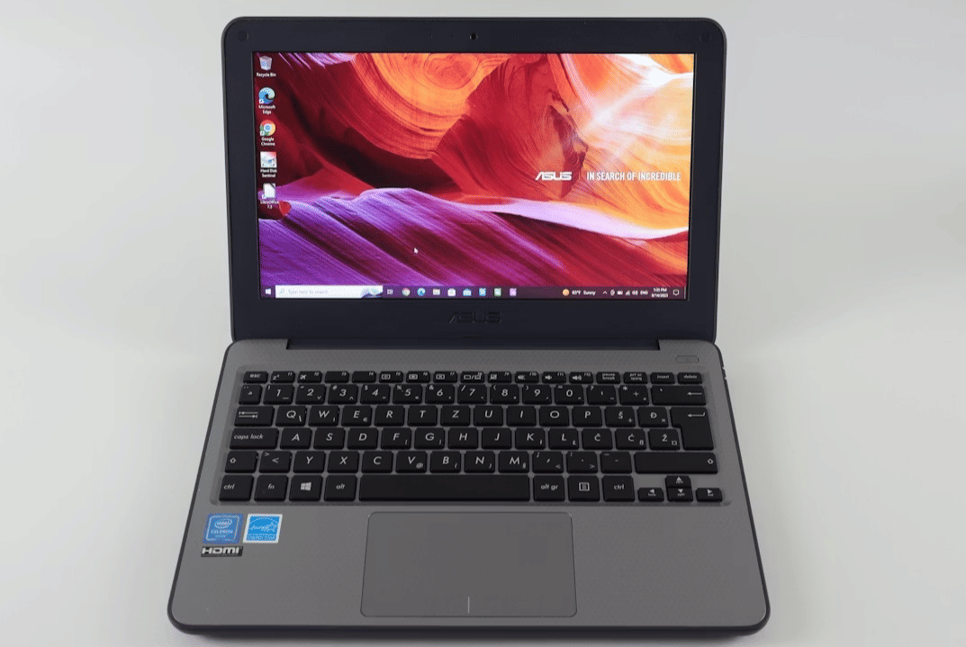 ilustrasi laptop