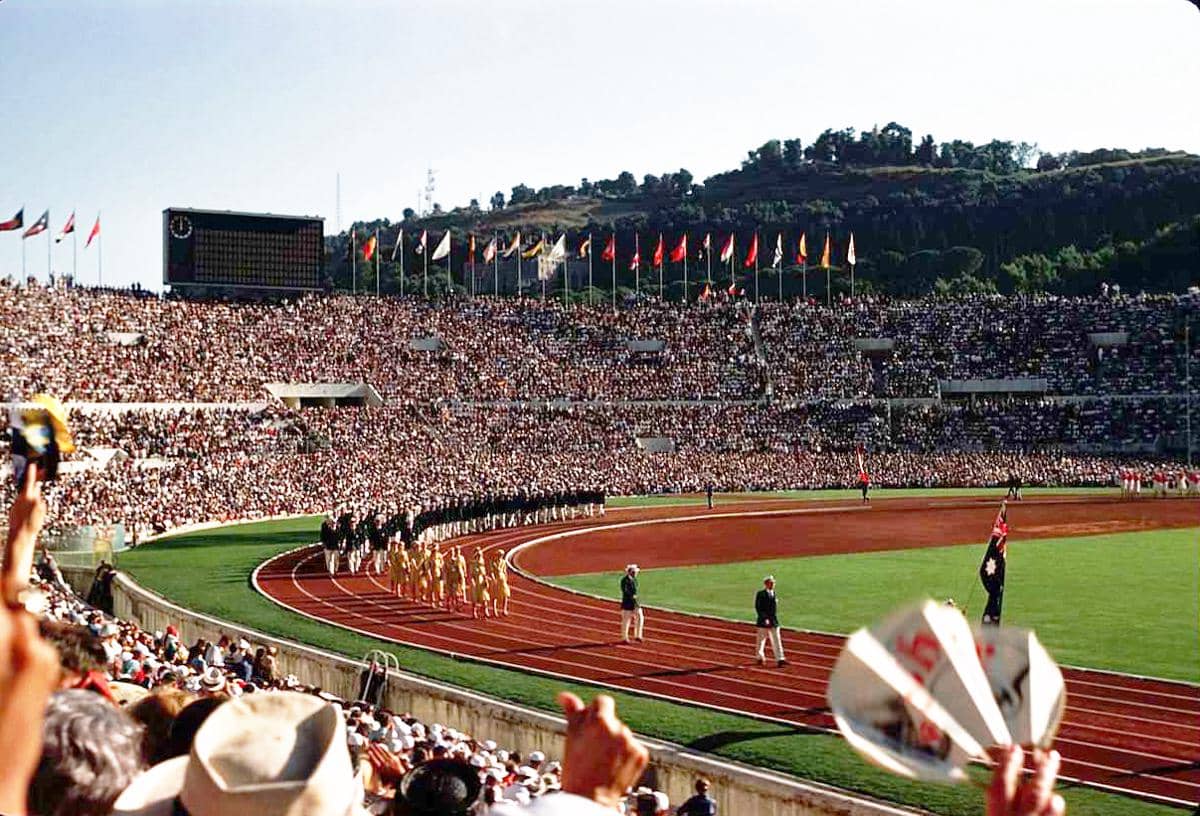 Upacara pembukaan Olimpiade Musim Panas 1960 yang diselenggarakan di Stadio Olimpico, Roma, Italia.