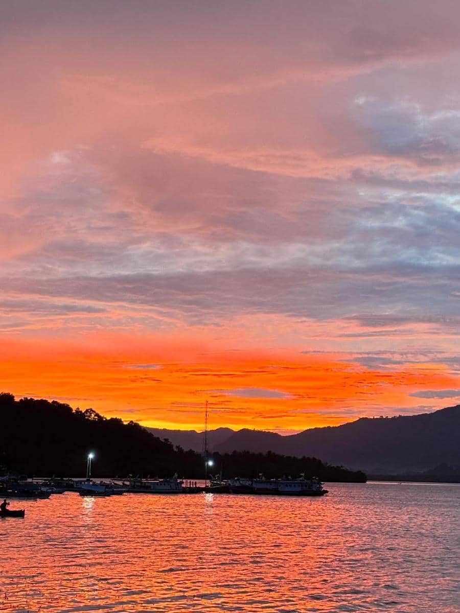 Mayang Lucyana liburan di Pulau Pahawang