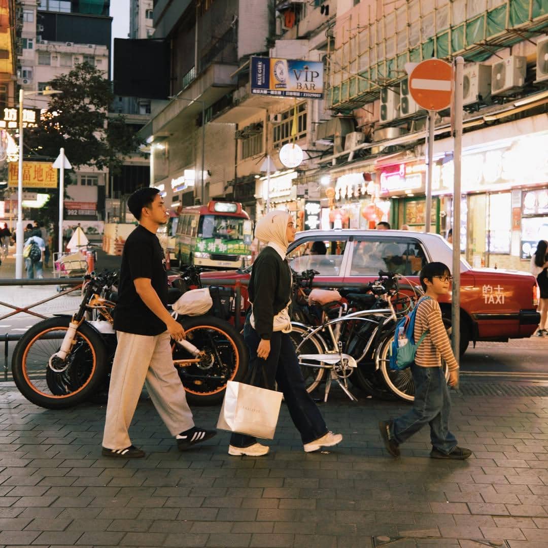 Keluarga Ayudia Bing Slamet saat jalan-jalan di Hong Kong