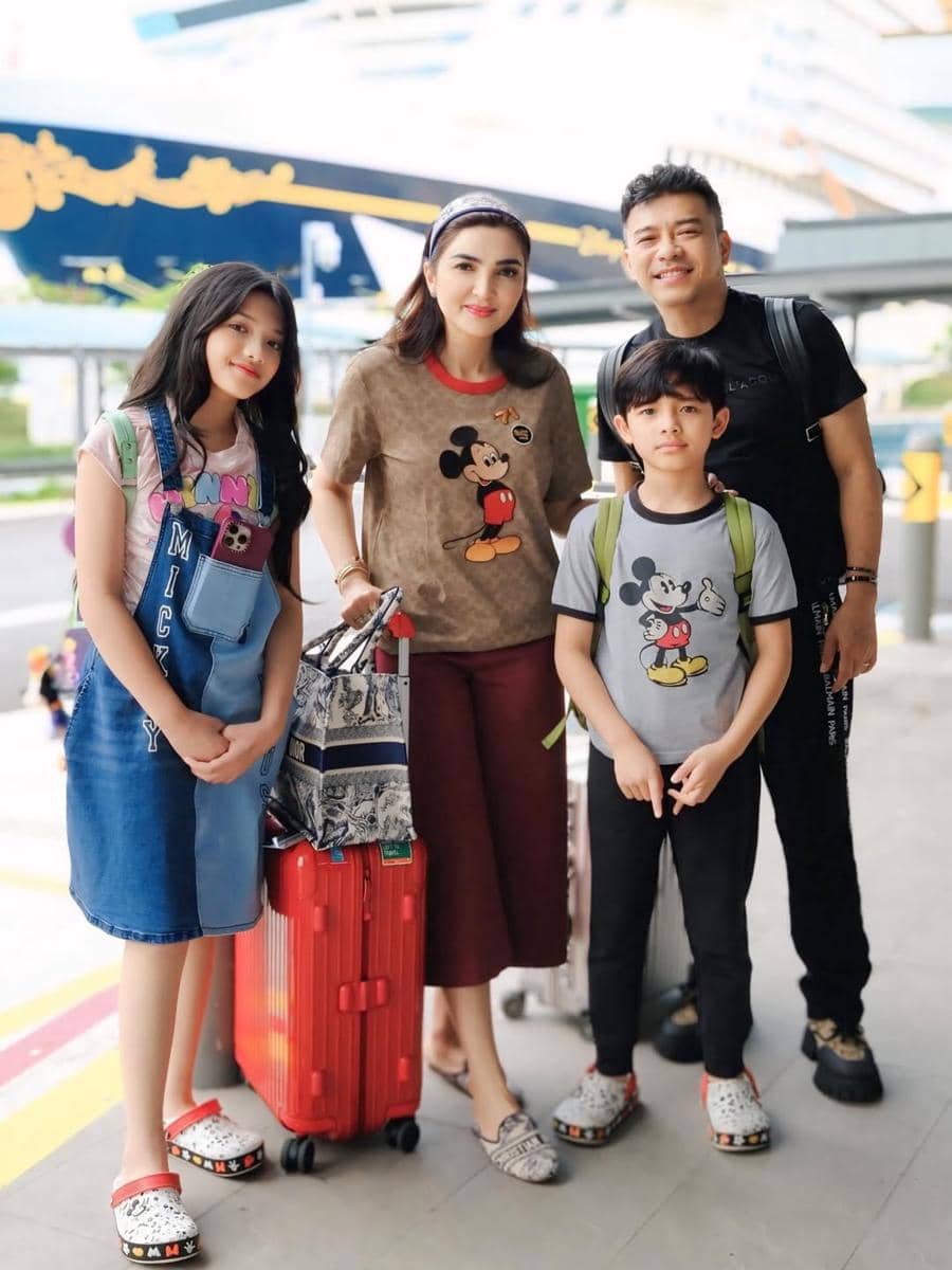 Keluarga Ashanty naik Disney Cruise Singapore