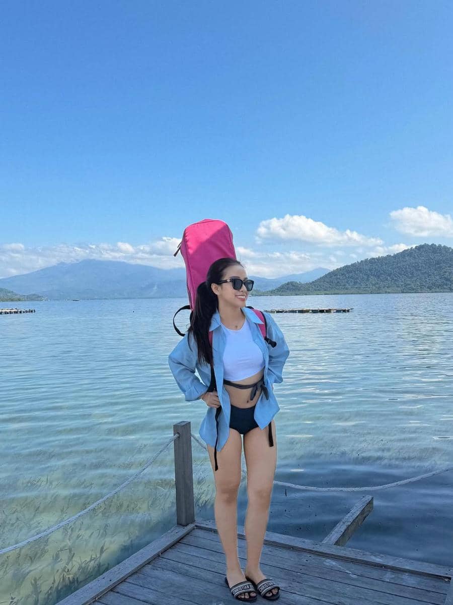 Mayang Lucyana liburan di Pulau Pahawang