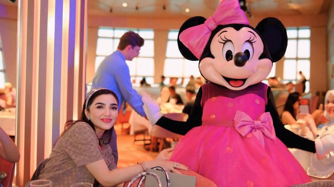Keluarga Ashanty naik Disney Cruise Singapore