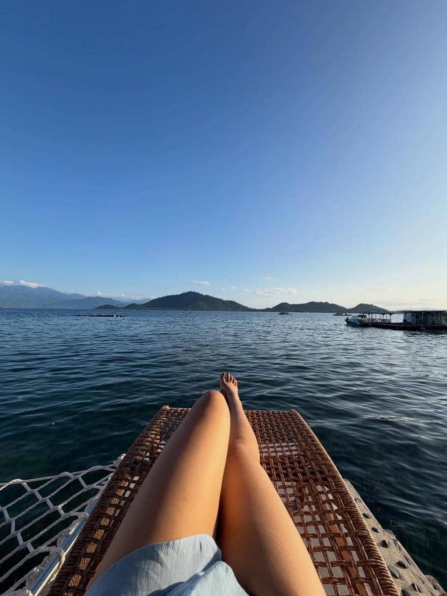 Mayang Lucyana liburan di Pulau Pahawang