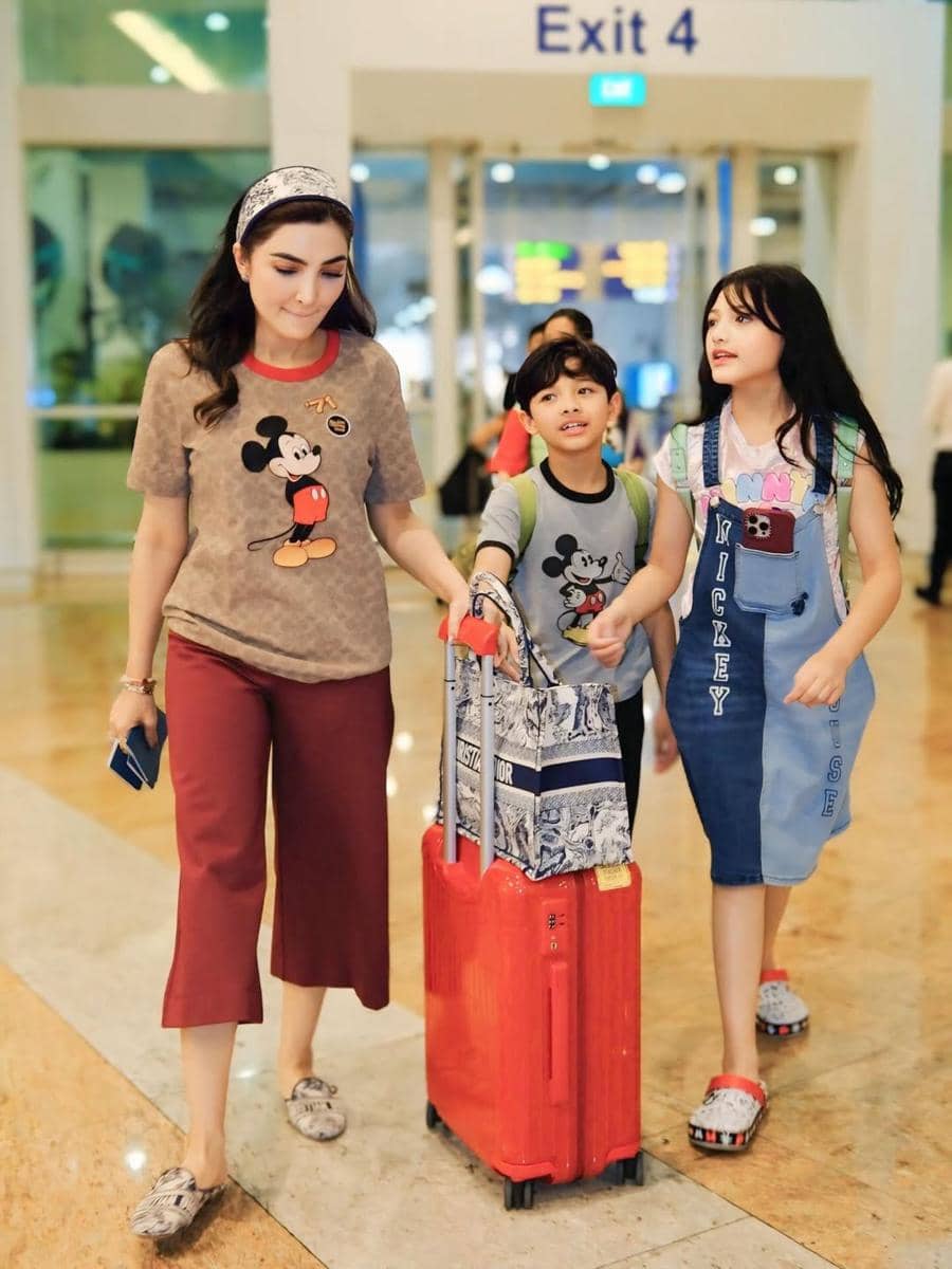 Keluarga Ashanty naik Disney Cruise Singapore