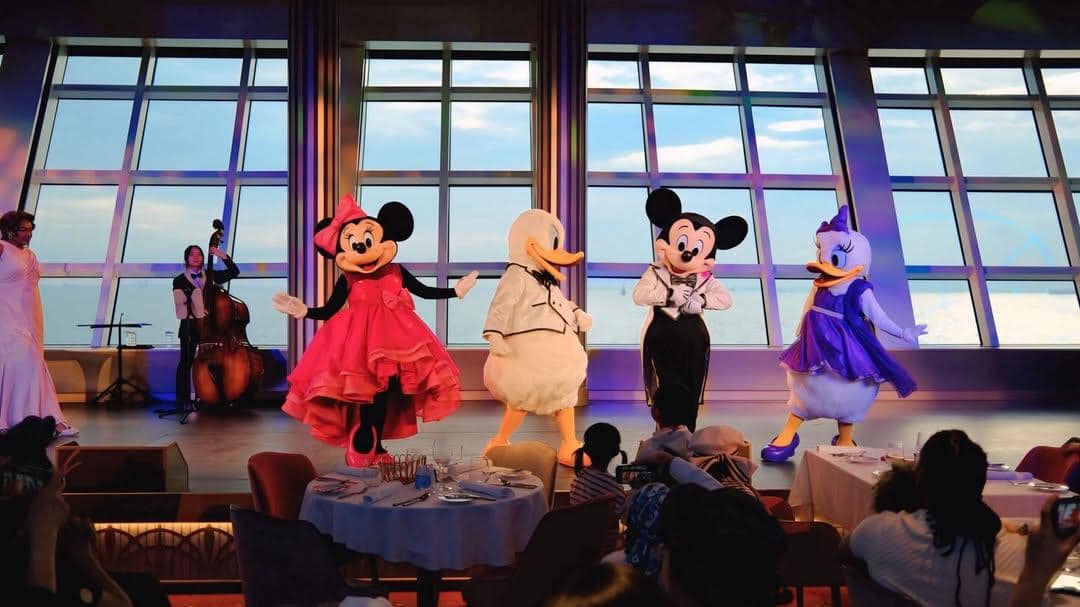 Keluarga Ashanty naik Disney Cruise Singapore
