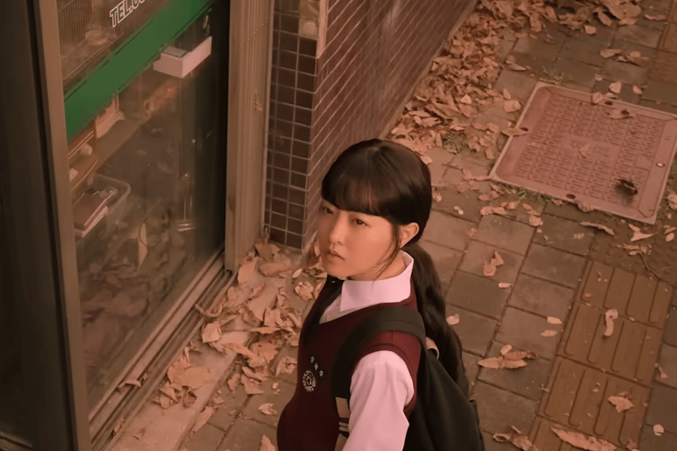 Still cut drama Gold Land. 