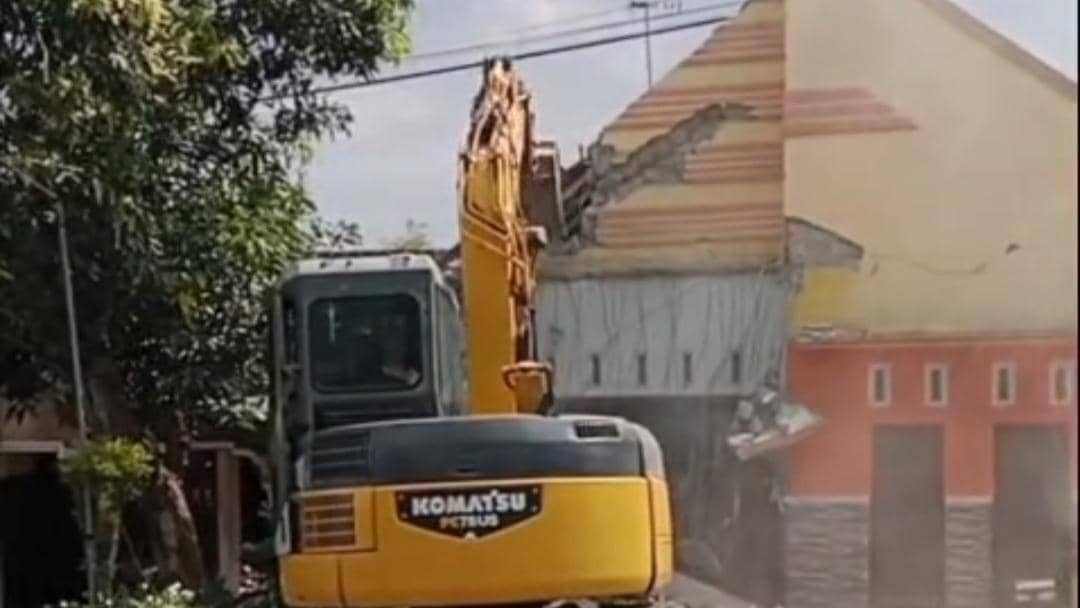 Tak Temui Kesepakatan, Rumah Gono-Gini di Blitar Dihancurkan 