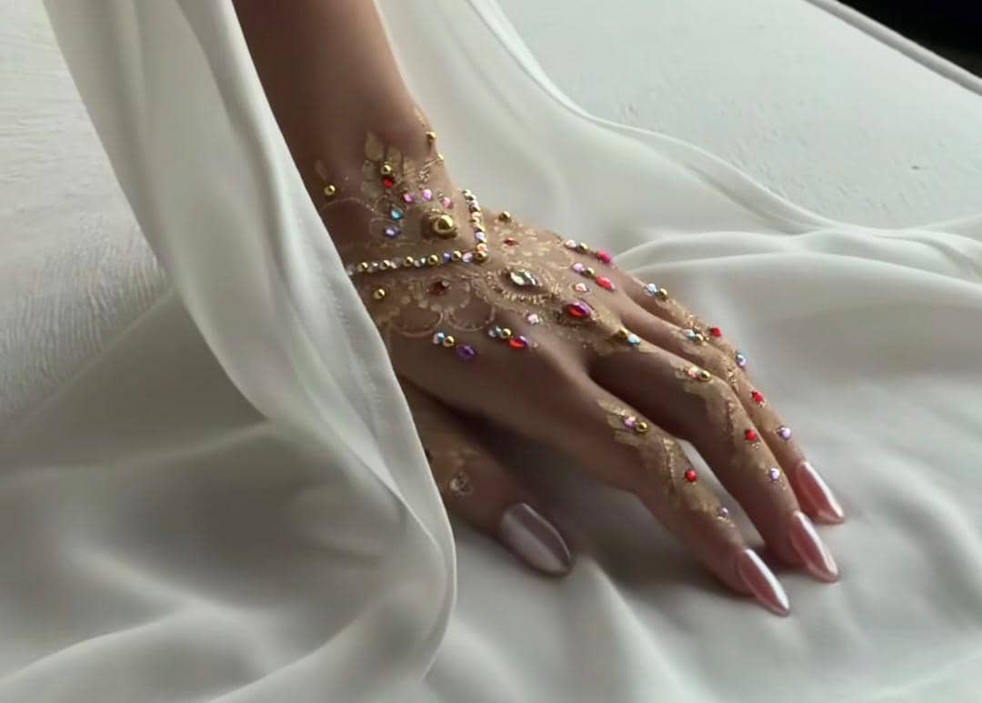 gaya resepsi nikah Siska Minbite