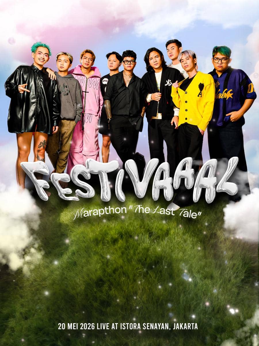 AAA CLAN berpose bersama di bawah langit berawan dengan tulisan Festivaaal Marapthon The Last Tale dan jadwal konser di Jakarta.