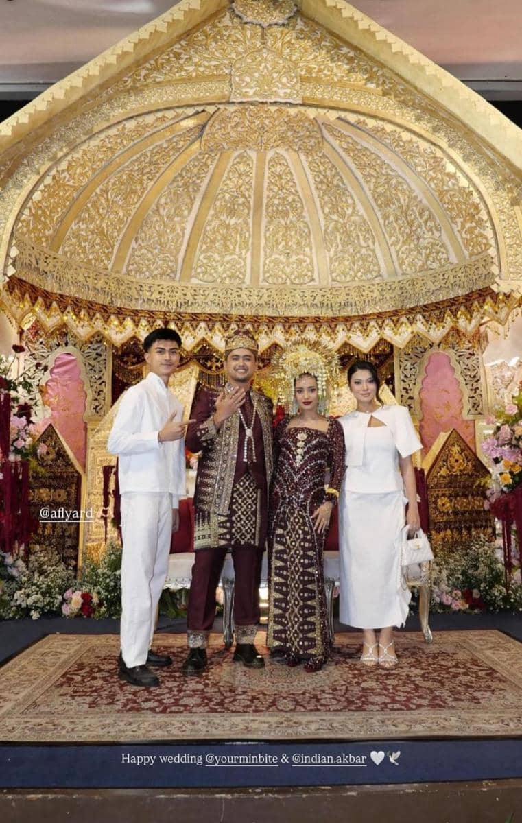 gaya resepsi nikah Siska Minbite