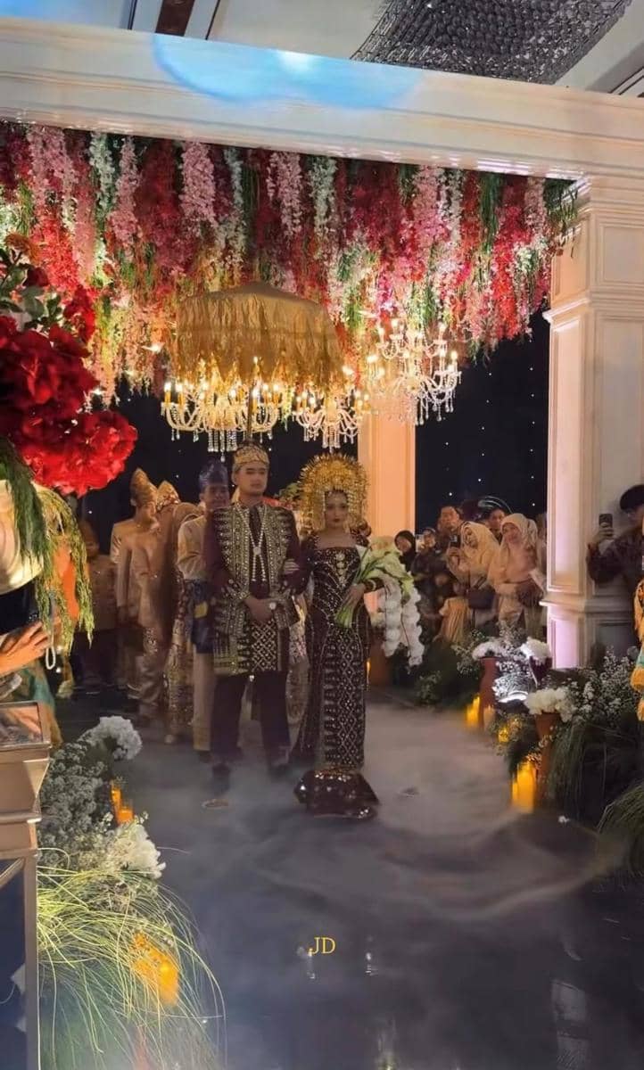 gaya resepsi nikah Siska Minbite