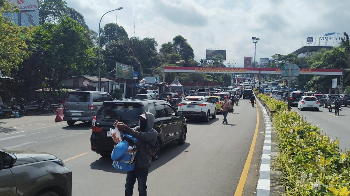 Bermacet-Macetan ke Puncak saat Liburan Sekolah, Kok Gak Kapok?