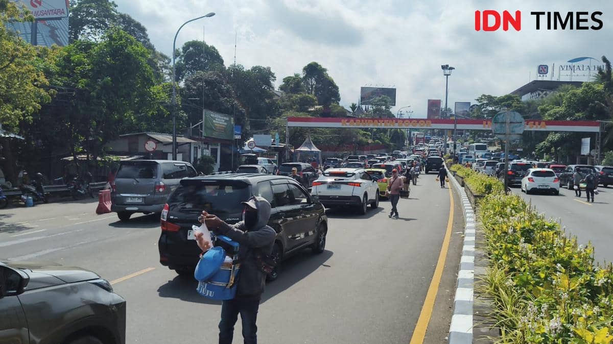 13 Ribu Kendaraan Masih Serbu Kawasan Puncak Bogor Hari Kedua Libur Panjang