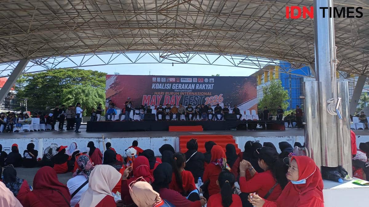 Kegiatan May Day Fest di Lapangan Karebosi Makassar, Jumat (1/5/2026). IDN Times/Ashrawi Muin