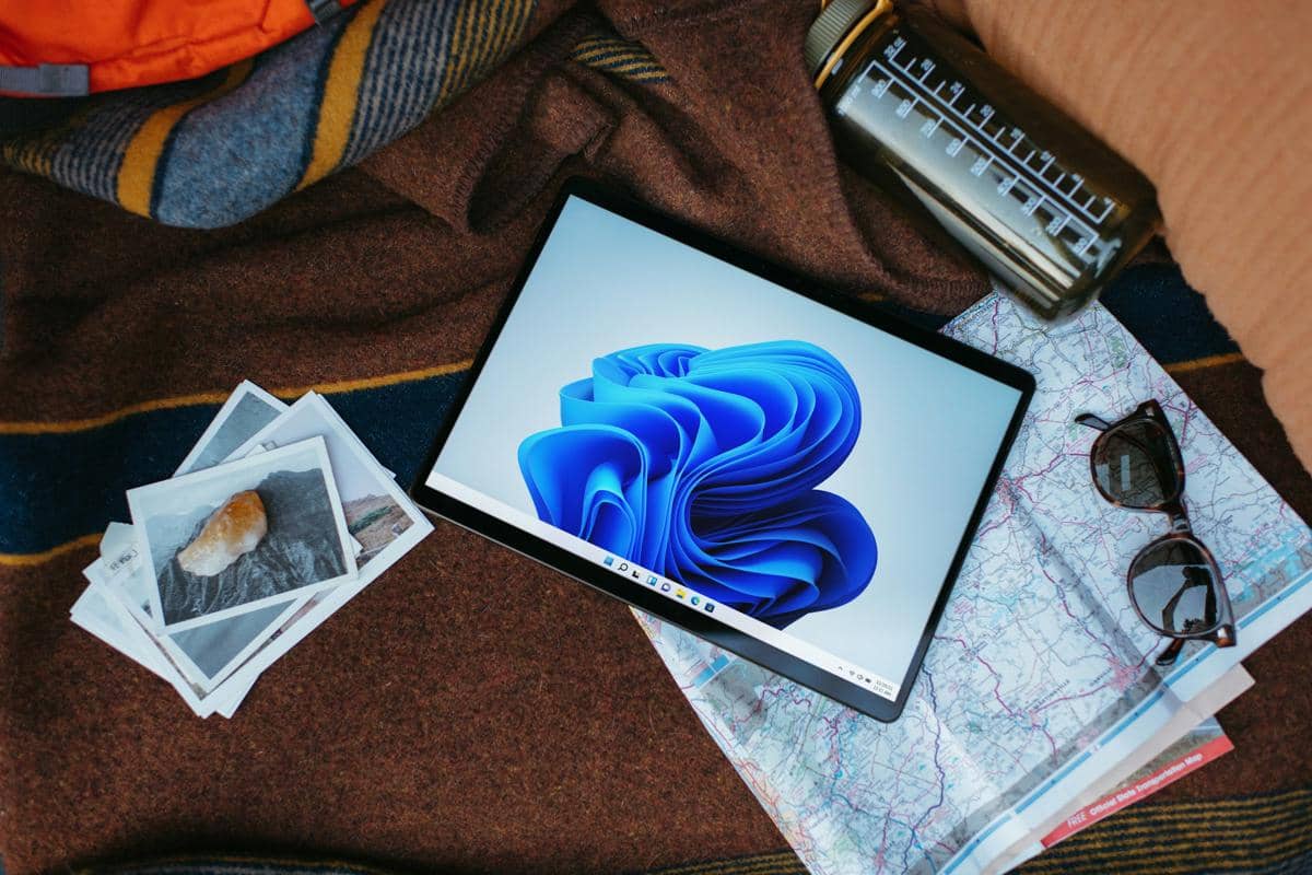 ilustrasi laptop 