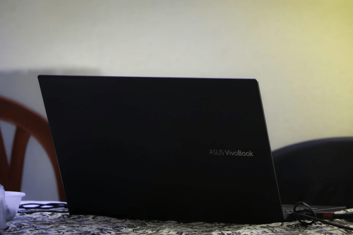 ilustrasi laptop