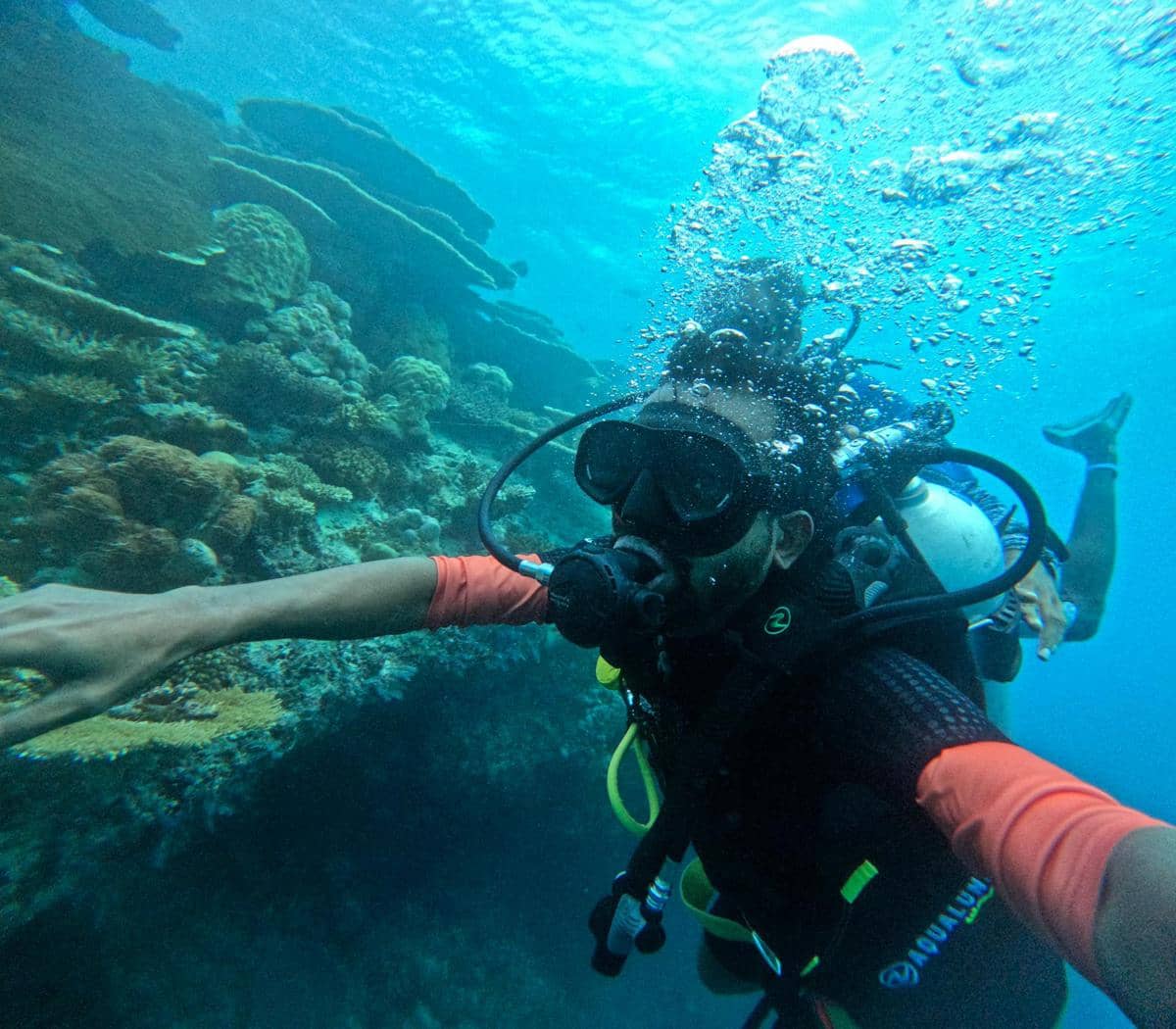 potret scuba diving di Maldives