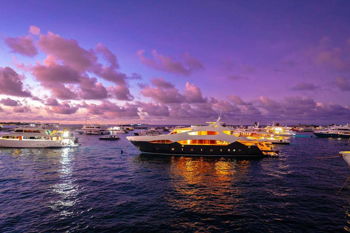potret sunset cruise di Maldives
