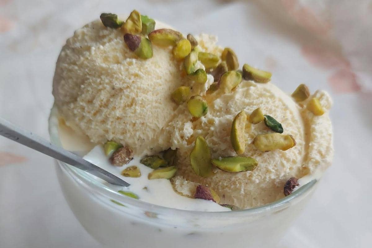 ilustrasi es krim pistachio