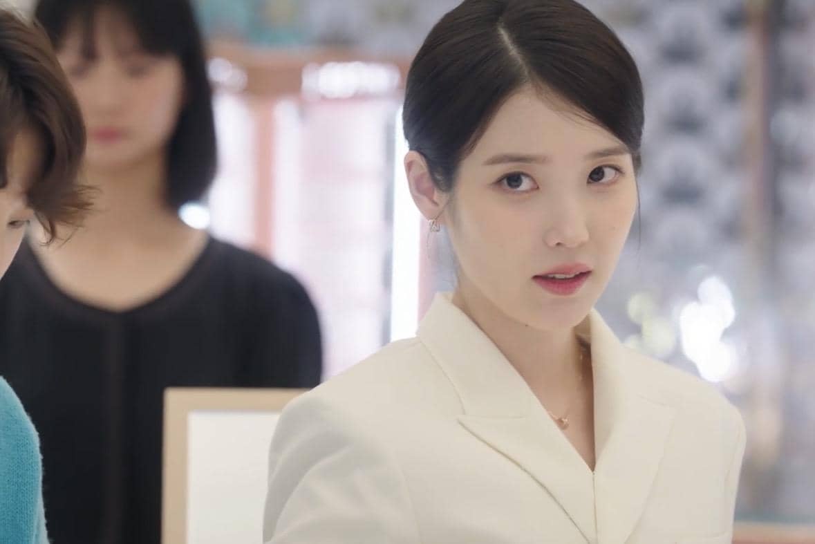 Seong Hui Ju (IU) dalam drakor Perfect Crown 