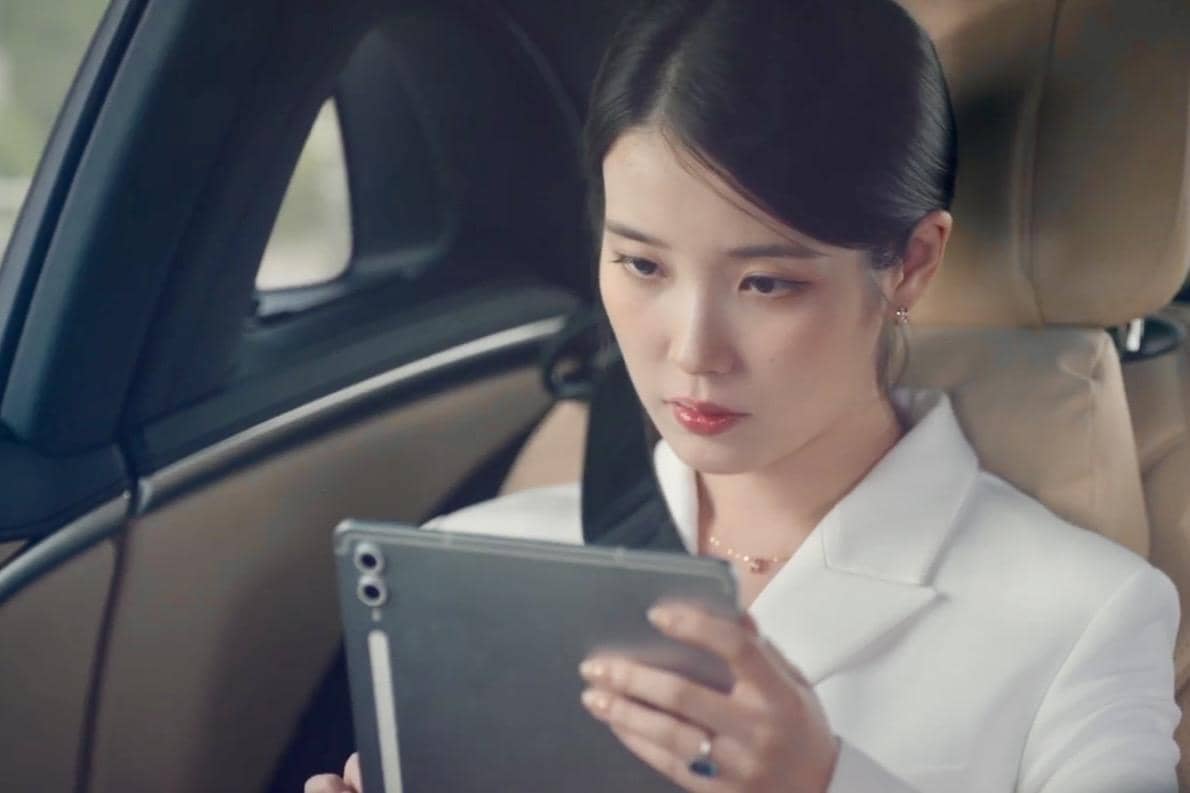 Seong Hui Ju (IU) dalam drakor Perfect Crown 