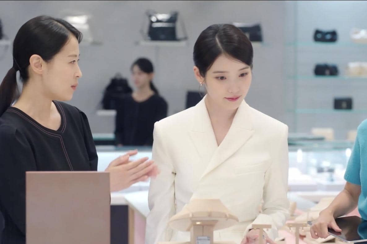 Seong Hui Ju (IU) dalam drakor Perfect Crown 