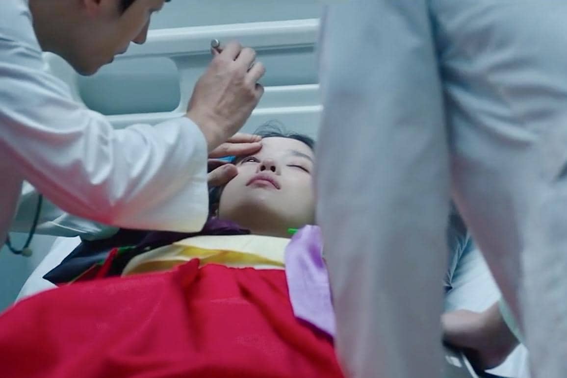 Seong Hui Ju (IU) dalam drakor Perfect Crown 