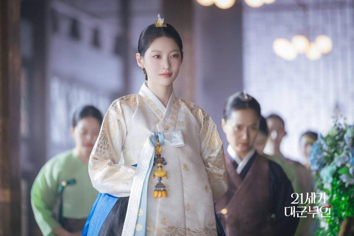 3 Alasan Yoon Yi Rang Membakar Dekret Raja Yi Hwan di Perfect Crown