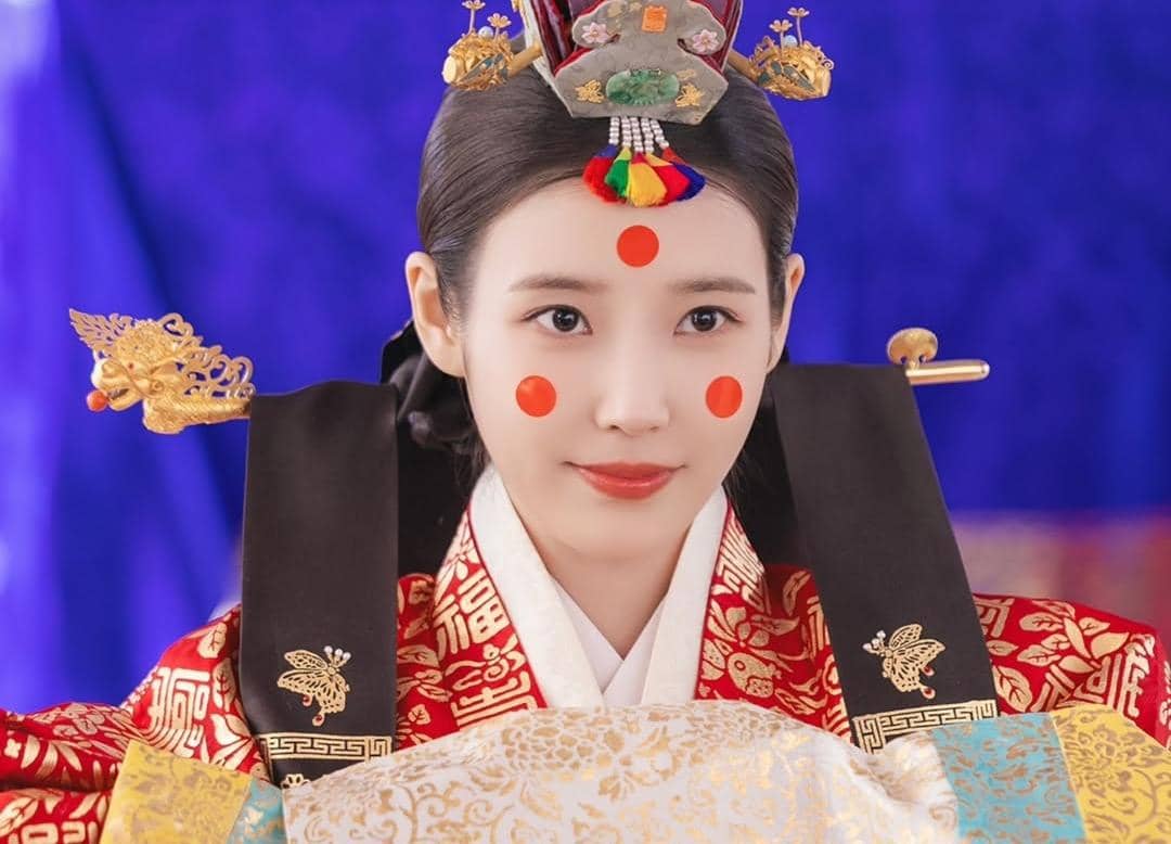 IU di drama Perfect Crown